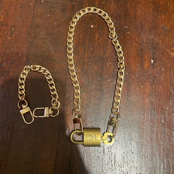 Louis Vuitton lock with unbranded chain and bracelet.lock 316, 321 - Picture 3 of 4